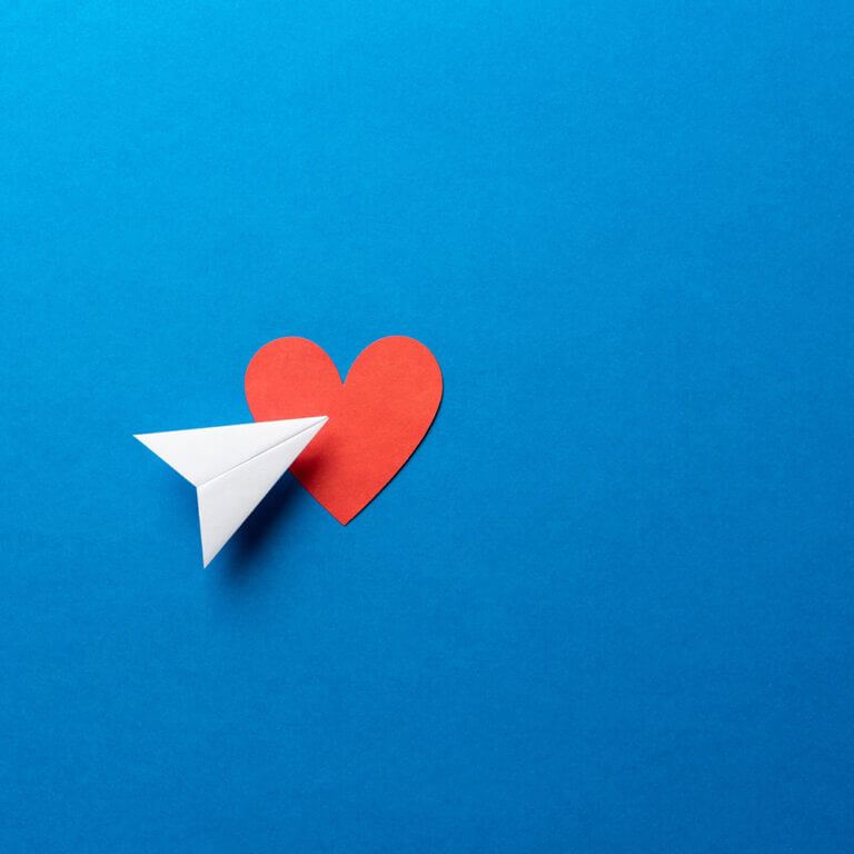 Quando in Olojin disegniamo una strategia di marketing, partiamo sempre da un presupposto: il cliente è una persona, e ogni relazione tra persone, come una storia d’amore, va iniziata, coltivata e nutrita ponendo tutta la cura possibile in ogni sua fase, altrimenti è destinata a fallire.